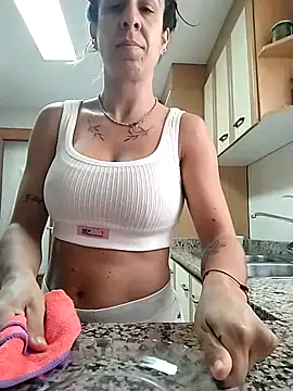 agustinalatina online show from November 7, 8:25 am