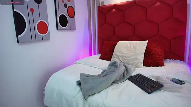 EmmaJhomson online show from April 16, 12:50 pm