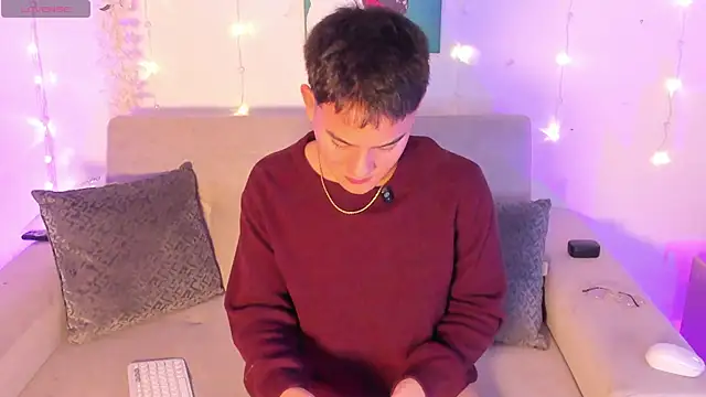 Snapshot of Young_Ben chatting on May 25, 9:54 pm Young Ben online show from May 25, 9:54 pm