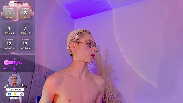 liiamluna  online show from February 26, 9:30 am