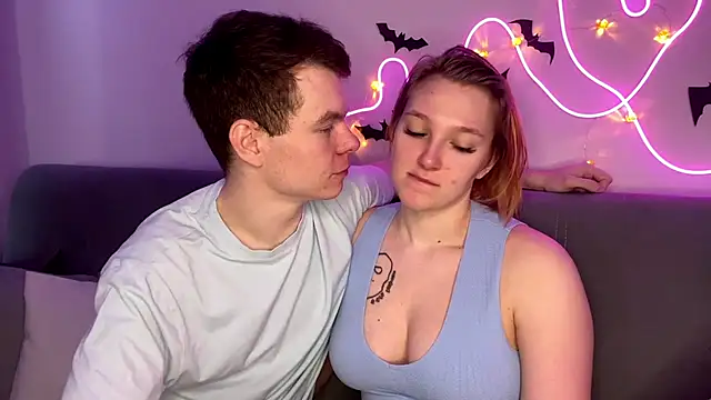 julielourens online show from October 24, 9:17 am