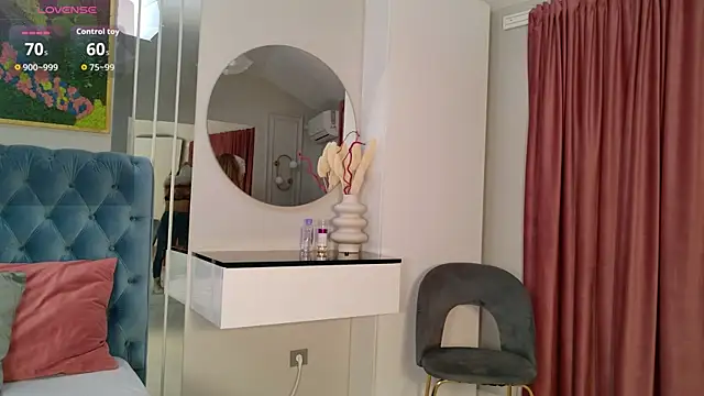 Snapshot of SiennaPierce chatting on June 2, 11:12 am SiennaPierce online show from June 2, 11:12 am