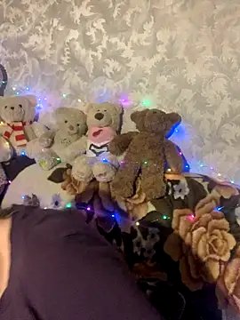 hotsteacher online show from December 16, 1:10 am