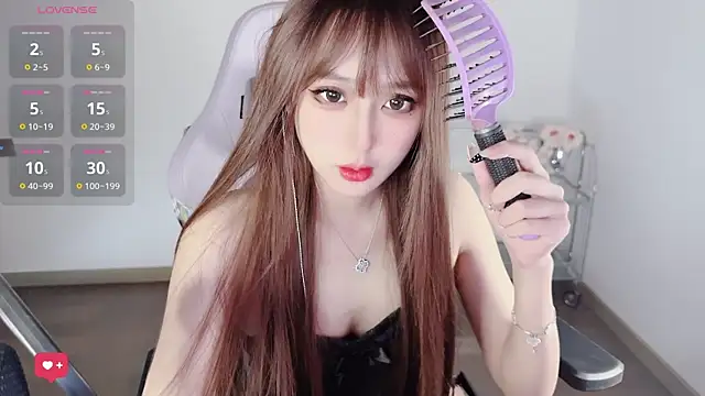 Snapshot of OwQoll chatting on March 24, 7:46 am OwQoll online show from March 24, 7:46 am