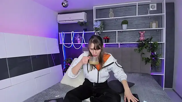 ChristyBrook online show from April 11, 6:23 pm