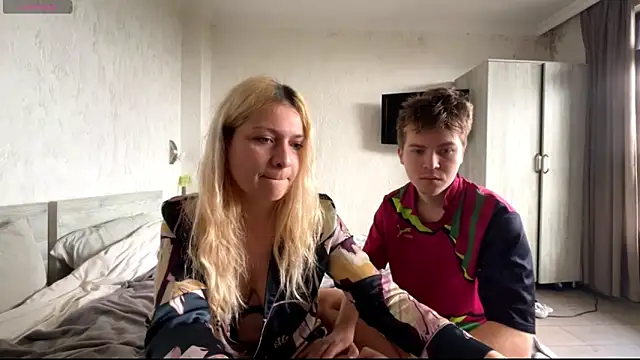 Snapshot of Hikki_ chatting on October 19, 11:55 am Hikki online show from October 19, 11:55 am