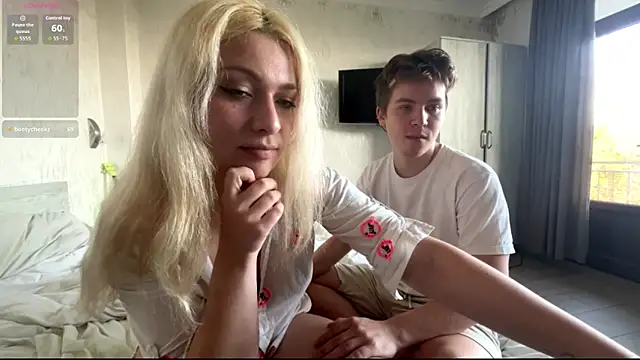 Snapshot of Hikki_ chatting on November 5, 12:16 pm Hikki online show from November 5, 12:16 pm