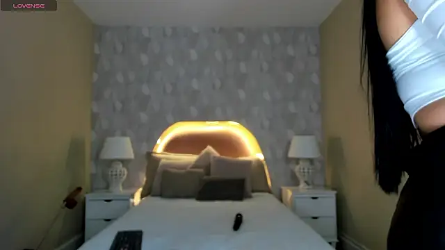 isabella milf  online show from March 1, 12:18 pm