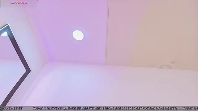 ZOETTAYLOR online show from May 26, 6:59 pm