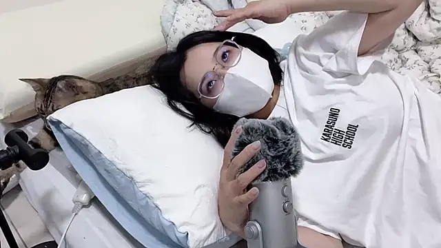 LHeart online show from October 31, 2:40 pm