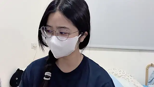 LHeart online show from April 5, 2:25 pm