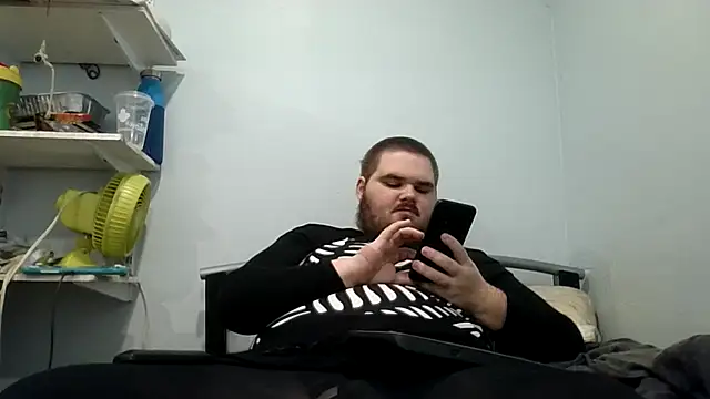 Snapshot of alexthe9t chatting on December 3, 7:01 pm alexthe9t online show from December 3, 7:01 pm