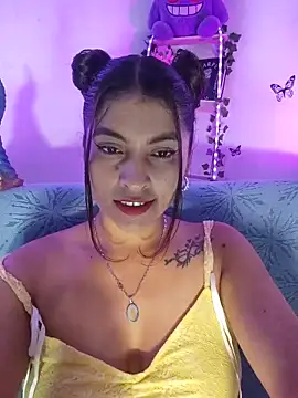 Snapshot of Fox_Roxxan chatting on June 3, 2:14 am Fox Roxxan online show from June 3, 2:14 am