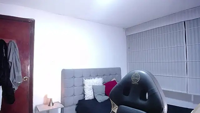 Stephany Rodriguez online show from November 4, 3:00 pm