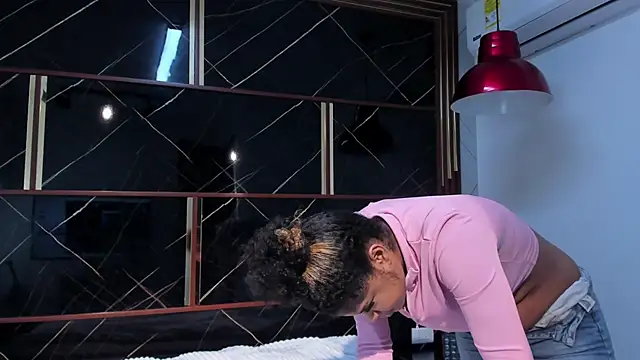 HannyThompson online show from October 24, 12:12 pm