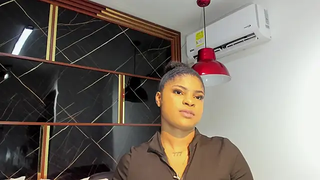 HannyThompson online show from November 12, 7:13 pm