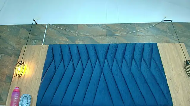 Emma Valencia 001 online show from September 13, 8:30 pm