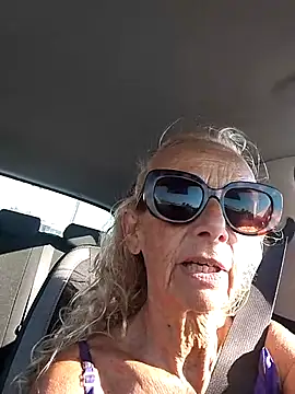 Snapshot of clarabell4 chatting on July 9, 6:50 am clarabell4 online show from July 9, 6:50 am