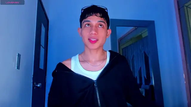 Snapshot of Sebax_Young chatting on May 12, 4:31 am Sebax Young online show from May 12, 4:31 am