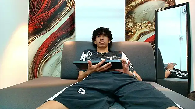 simondwayne online show from April 14, 7:20 pm