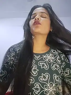 Snapshot of cute_radhikaa chatting on May 31, 7:04 pm cute radhikaa online show from May 31, 7:04 pm