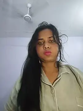 Snapshot of cute_radhikaa chatting on June 19, 7:23 am cute radhikaa online show from June 19, 7:23 am