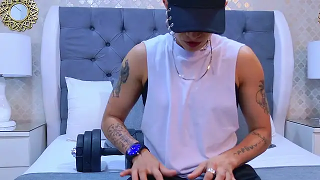 ZoeKrug online show from October 30, 11:44 am