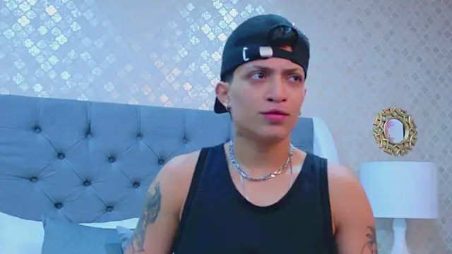 ZoeKrug online show from November 3, 11:55 am