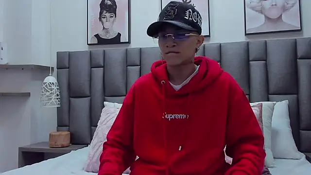 ZoeKrug online show from February 27, 12:16 pm