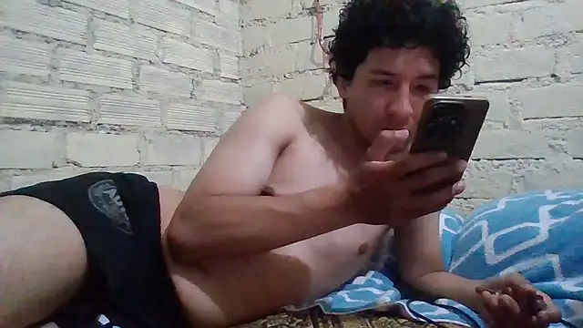 LecheDeSoya666 online show from January 16, 8:46 pm