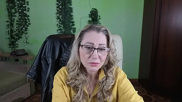 Snapshot of Habibi_Honeyy chatting on February 26, 2:27 pm Habibi Honeyy online show from February 26, 2:27 pm