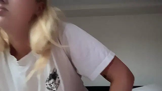 Snapshot of Kitty_Swetty chatting on July 26, 4:14 pm Kitty Swetty online show from July 26, 4:14 pm