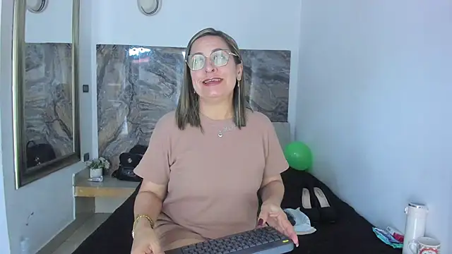 Snapshot of Agatha_Pleasure chatting on June 16, 11:46 am Agatha Pleasure online show from June 16, 11:46 am