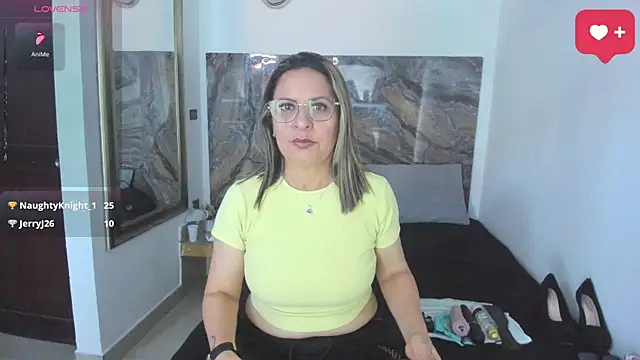Snapshot of Agatha_Pleasure chatting on June 27, 12:22 pm Agatha Pleasure online show from June 27, 12:22 pm