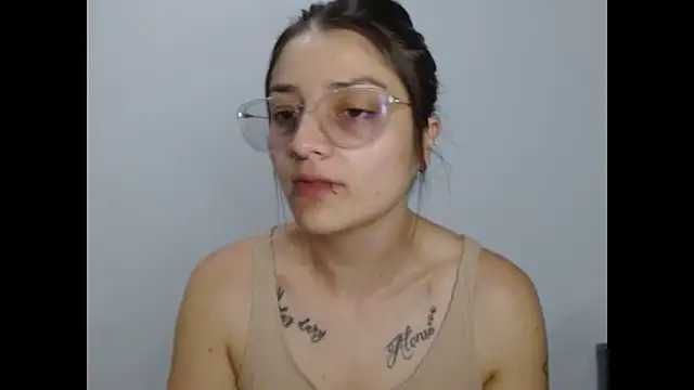 Coralinne   online show from May 30, 1:03 am