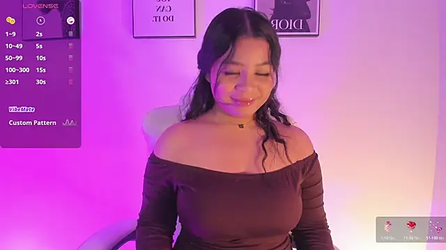 Snapshot of LizzyPonce chatting on October 24, 7:38 am LizzyPonce online show from October 24, 7:38 am