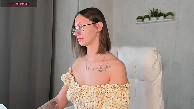 Elina Gravess online show from October 15, 12:55 am