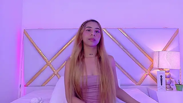 Snapshot of laila_stilwiills chatting on October 7, 4:59 pm laila stilwiills online show from October 7, 4:59 pm