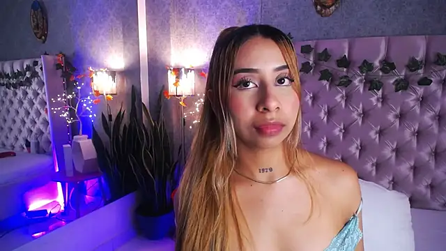 laila stilwiills online show from November 11, 12:43 am