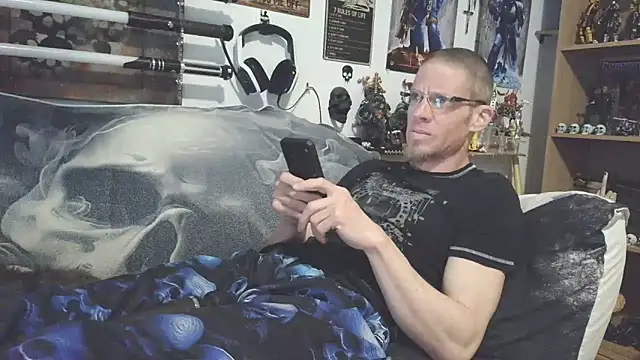 TomXXII online show from April 6, 9:16 pm