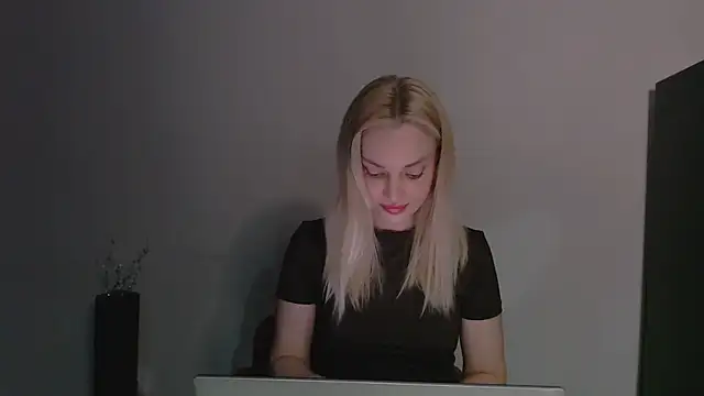 Snapshot of Lia_noo_regrets chatting on April 19, 6:10 pm Lia noo regrets online show from April 19, 6:10 pm