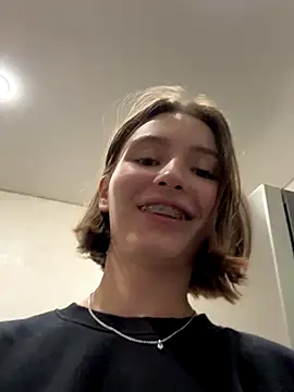 ZariaFlame online show from September 26, 9:30 pm