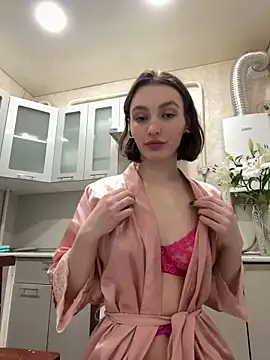 ZariaFlame online show from February 13, 9:00 pm