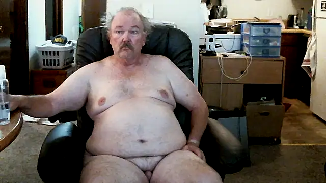 Snapshot of havethickcock chatting on October 12, 3:27 am havethickcock online show from October 12, 3:27 am