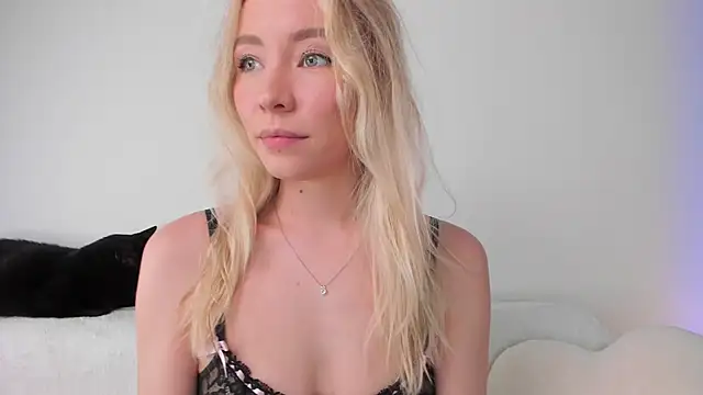 Snapshot of DanaCandy chatting on May 16, 10:41 pm DanaCandy online show from May 16, 10:41 pm
