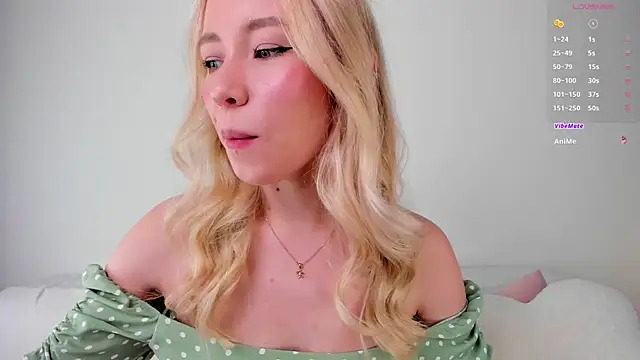 Snapshot of DanaCandy chatting on July 10, 11:29 pm DanaCandy online show from July 10, 11:29 pm