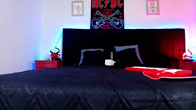 Alisse Moore online show from March 19, 12:20 pm