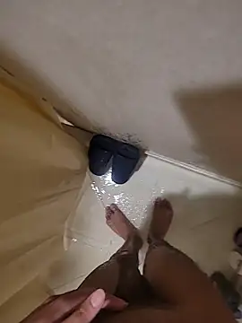 Snapshot of catluvr999 chatting on February 4, 3:12 am catluvr999 online show from February 4, 3:12 am