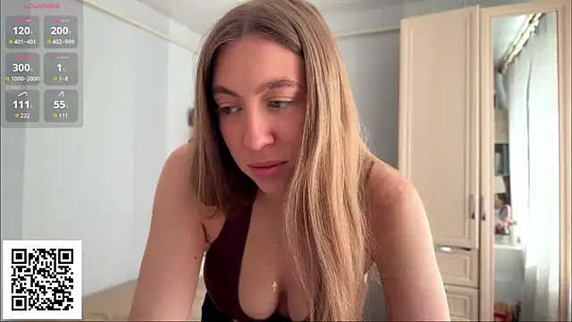 AnnieBellie online show from May 18, 1:35 am