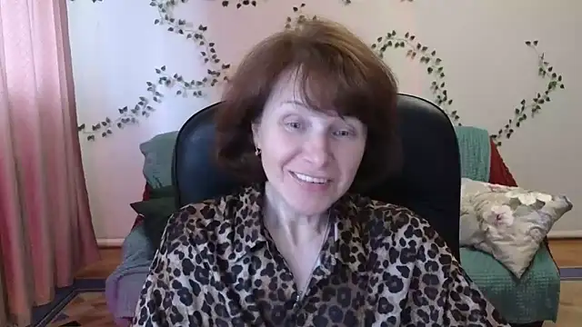 Lia Tito online show from April 11, 7:45 am